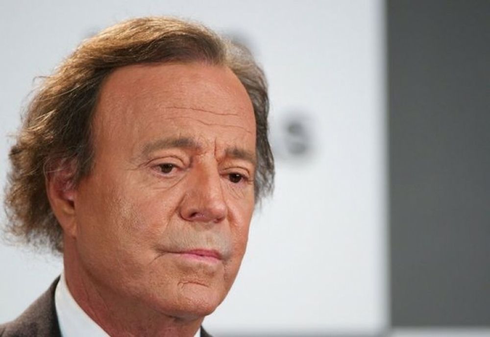Scandal uriaș în jurul lui Julio Iglesias. Prima reacție a artistului după acuzațiile de agresiune sexuală