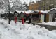 De la tejghea, la lopata. Târgul de Crăciun plin de nămeți. Video