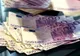200.000 de euro confiscați de la cămătari. Percheziții în Timișoara