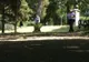 Tineri prea fericiți prinși de polițiști într-un parc din Timișoara