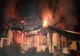 Incendiu mistuitor în plină noapte. Lupta pompierilor cu flăcările. Video!
