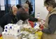 Opt sute de persoane defavorizate au primit alimente