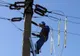 UN ELECTRICIAN A MURIT ÎN TIMP CE EFECTUA REPARAȚII LA O LINIE DE ELECTRICITATE 