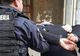 Tânăr prins cu droguri asupra sa de jandarmii din Timiș