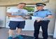 Polițiștii locali au înapoiat unui timișorean un portofel cu bani și acte găsit în zona Catedralei Mitropolitane