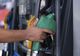 Coaliţia de guvernare a decis să prelungească cu trei luni măsura compensării preţului la carburanţi